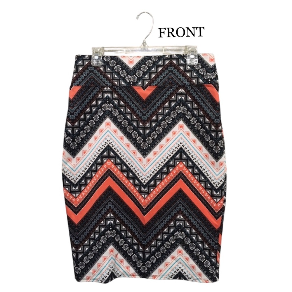 Derek Heart Multi-Color Patterned Skirt with Slit 😍